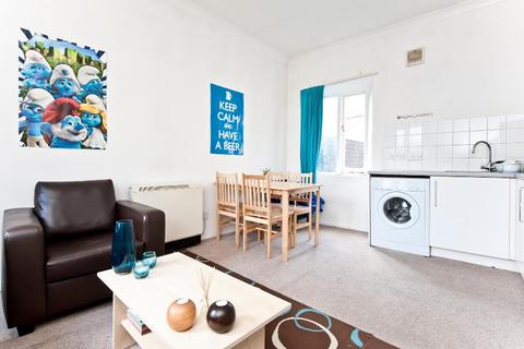 1 bedroom apartment to rent, LANSDOWNE WAY, SW8