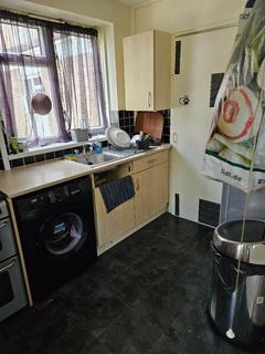 1 bedroom apartment to rent, Cole Gardens, Hounslow TW5