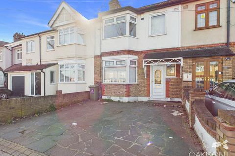 3 bedroom terraced house for sale, Rush Green Road, Romford