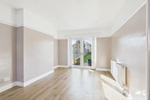 3 bedroom terraced house for sale, Rush Green Road, Romford