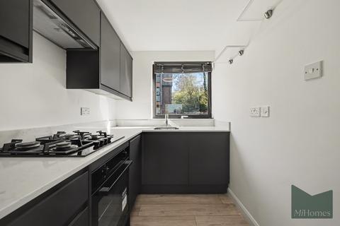 1 bedroom ground floor flat for sale, Somercoates Close, Barnet