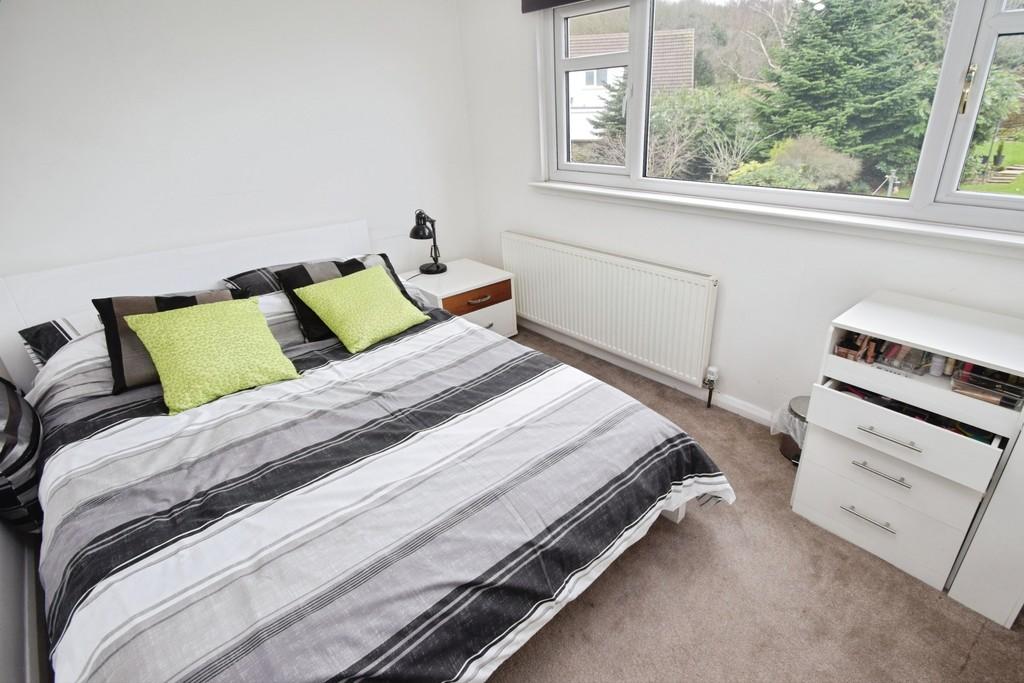 50b4e9a0-Bedroom