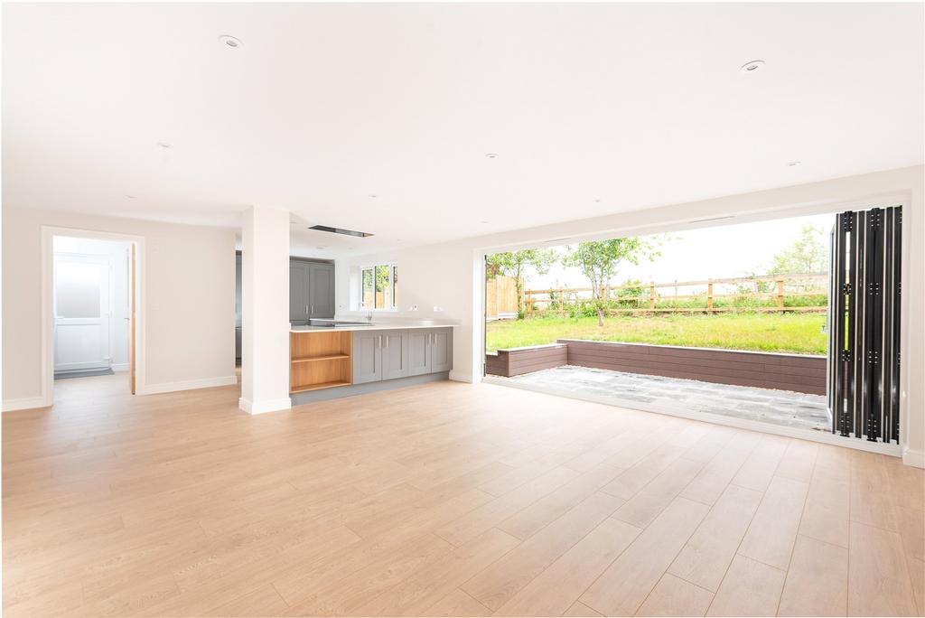 Kit/Din/Family Room