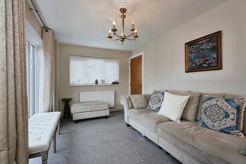 4 bedroom semi-detached house for sale, Denham Drive, Bradford