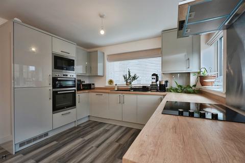 4 bedroom semi-detached house for sale, Denham Drive, Bradford