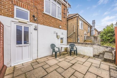 1 bedroom in a house share to rent, Alder Road, Poole