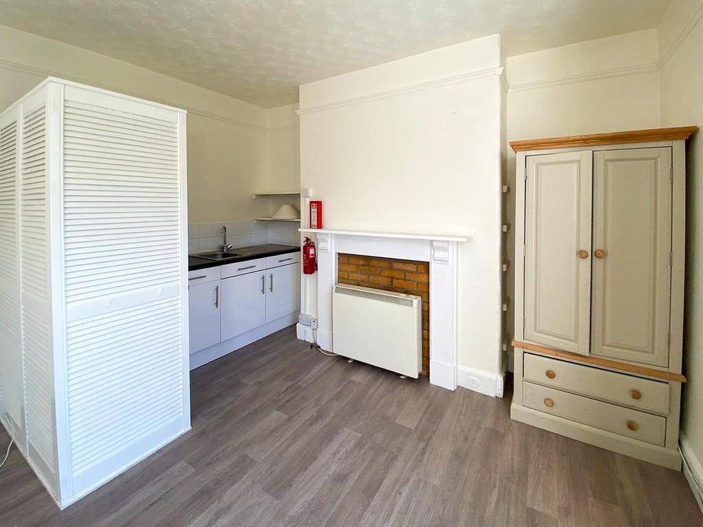 Room (3)