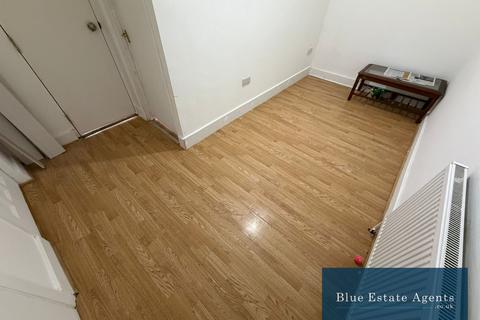 undefined, Thornbury Road, Isleworth, TW7
