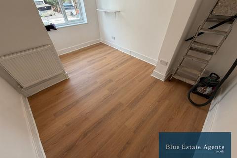 undefined, Thornbury Road, Isleworth, TW7