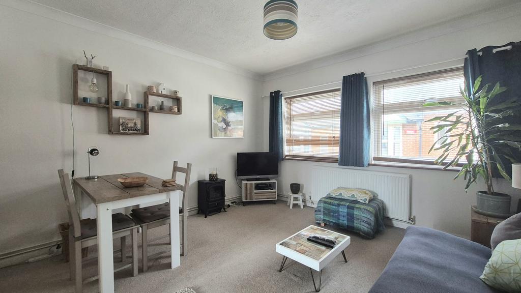 Sitting Room / Dining Room