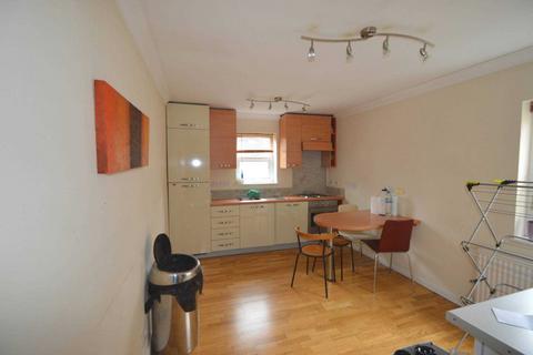 2 bedroom house share to rent, ROOM IN CHERTSEY