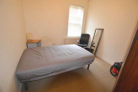 2 bedroom house share to rent, ROOM IN CHERTSEY