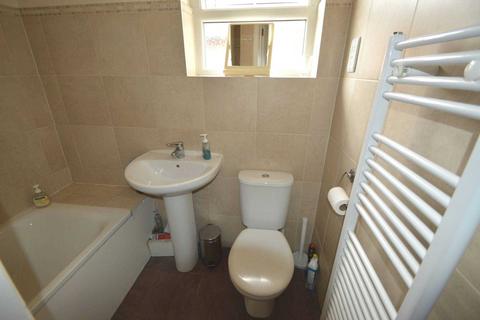 2 bedroom house share to rent, ROOM IN CHERTSEY
