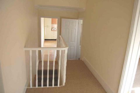 2 bedroom house share to rent, ROOM IN CHERTSEY