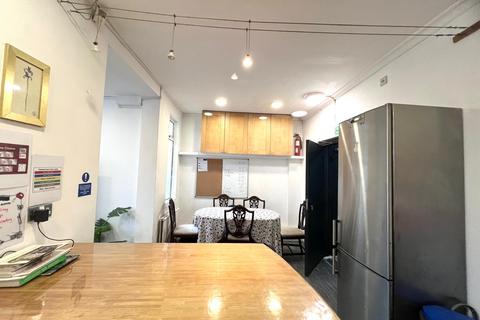 undefined, Waldegrave Road, London W5