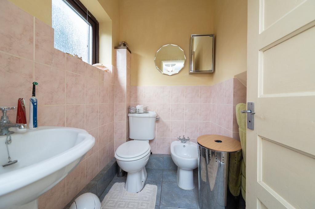 En suite wash room