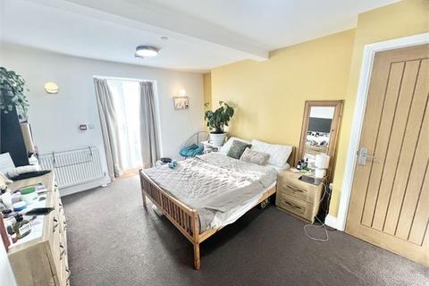 2 bedroom apartment to rent, Walter Road, Swansea,
