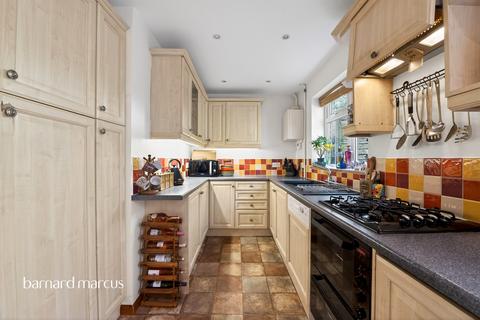 4 bedroom detached house for sale, Claygate Road, Dorking