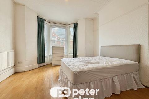 2 bedroom flat to rent, Monthermer Road, Cardiff, CF24