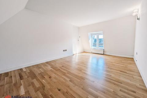 undefined, London Road, Isleworth TW7