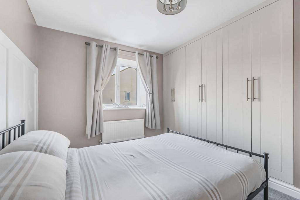 Principle bedroom (2)