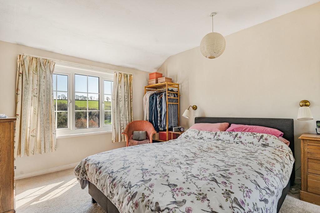Principle bedroom (2)