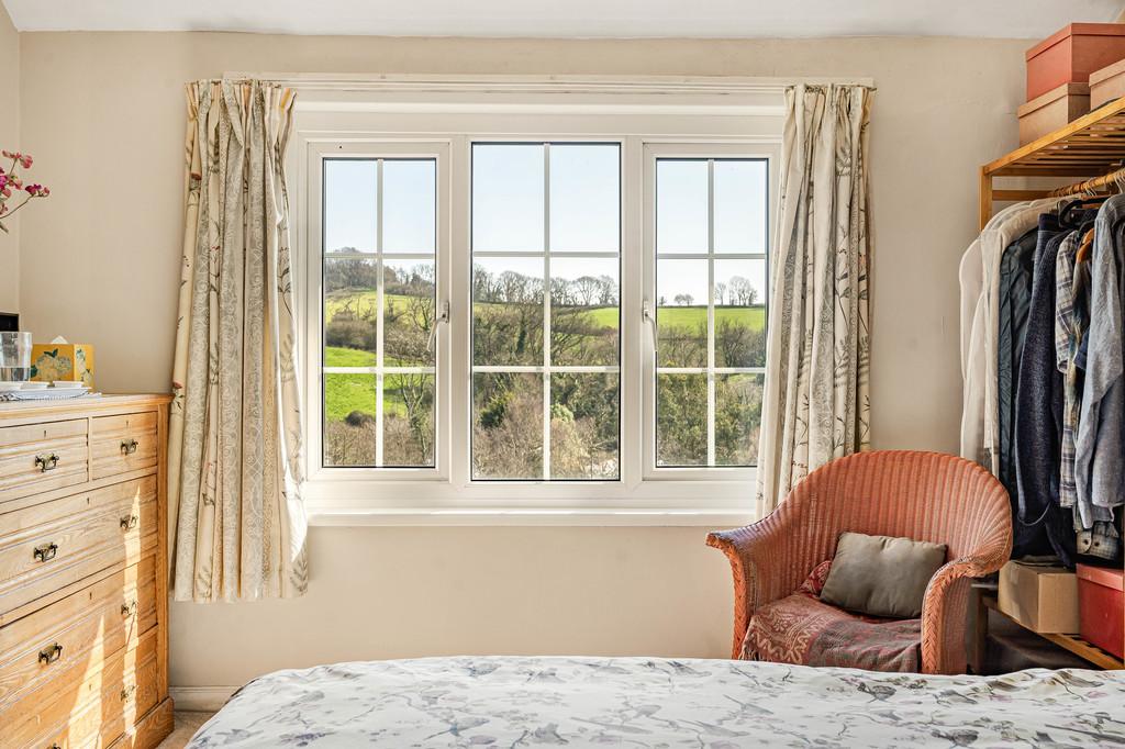 Principle bedroom (3)