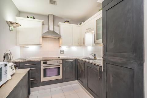 2 bedroom flat to rent, Whitehouse Apartments, London SE1