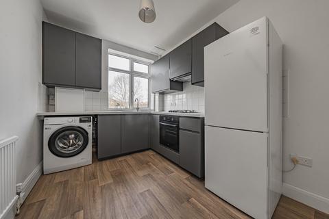 2 bedroom flat to rent, Broadway East, Uxbridge UB9
