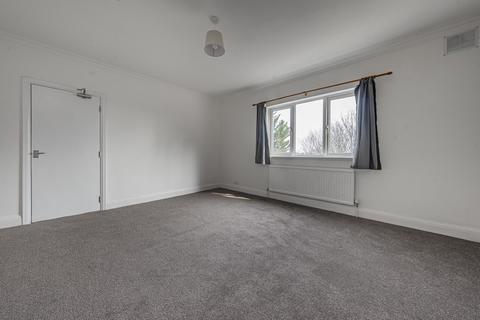 2 bedroom flat to rent, Broadway East, Uxbridge UB9