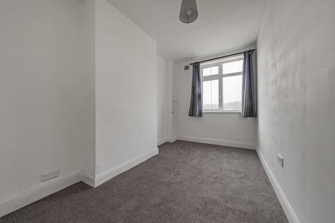 2 bedroom flat to rent, Broadway East, Uxbridge UB9