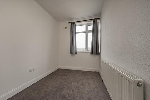 2 bedroom flat to rent, Broadway East, Uxbridge UB9