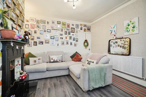 3 bedroom terraced house for sale, Shobnall Road, Burton-on-Trent, Staffordshire, DE14