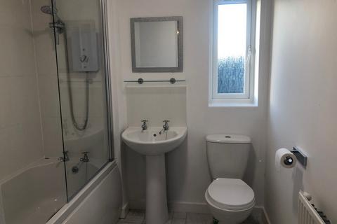 3 bedroom semi-detached house to rent, Field Head Lane, Birstall