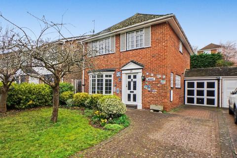 4 bedroom detached house for sale, Ploughmans Way, Rainham,