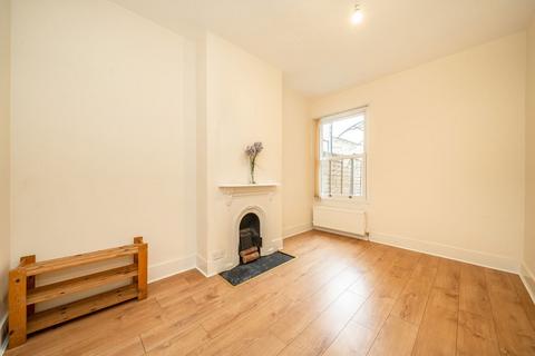3 bedroom house to rent, Alexandra Road, Hounslow TW3