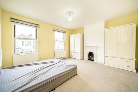 3 bedroom house to rent, Alexandra Road, Hounslow TW3