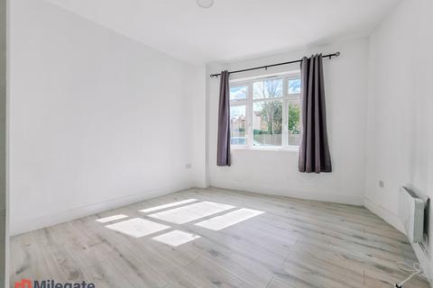 1 bedroom flat to rent, West Road, Westcliff-On-Sea SS0