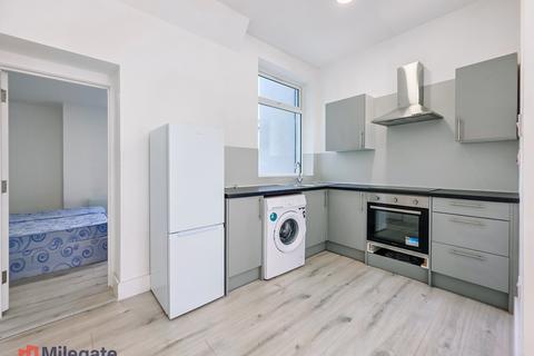 1 bedroom flat to rent, West Road, Westcliff-On-Sea SS0