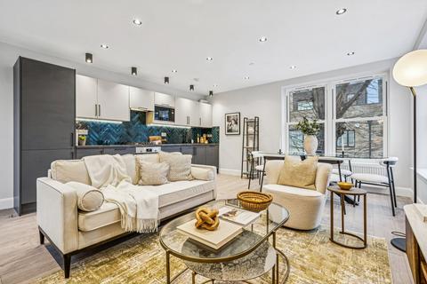 2 bedroom flat for sale, Lennards Court, Chiswick High Road, London W4