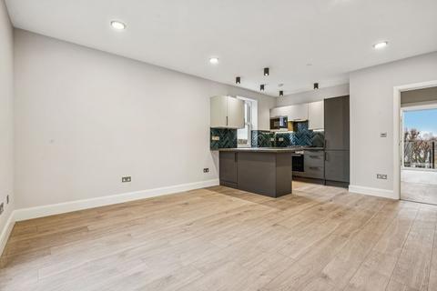 1 bedroom flat for sale, Lennards Court, Chiswick High Road, London W4