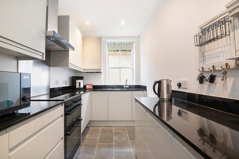 2 bedroom flat to rent, Netherhall Gardens, Hampstead, London
