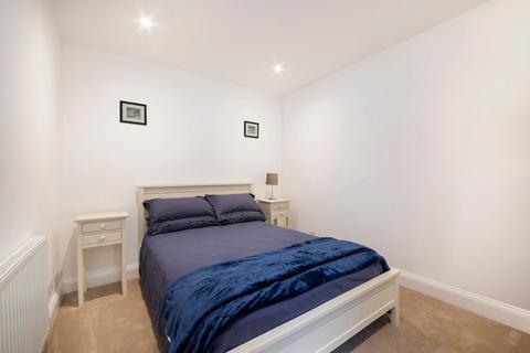 2 bedroom flat to rent, Netherhall Gardens, Hampstead, London