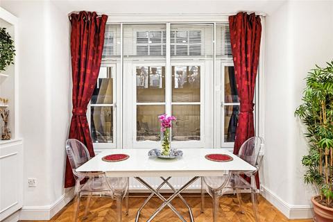 2 bedroom flat to rent, Cavendish Buildings, Gilbert Street, London