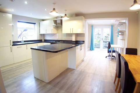 3 bedroom semi-detached house to rent, Church Lane, Leeds