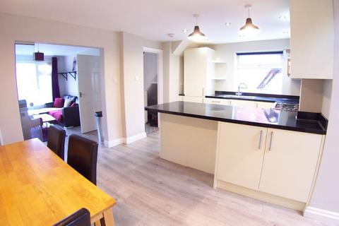 3 bedroom semi-detached house to rent, Church Lane, Leeds