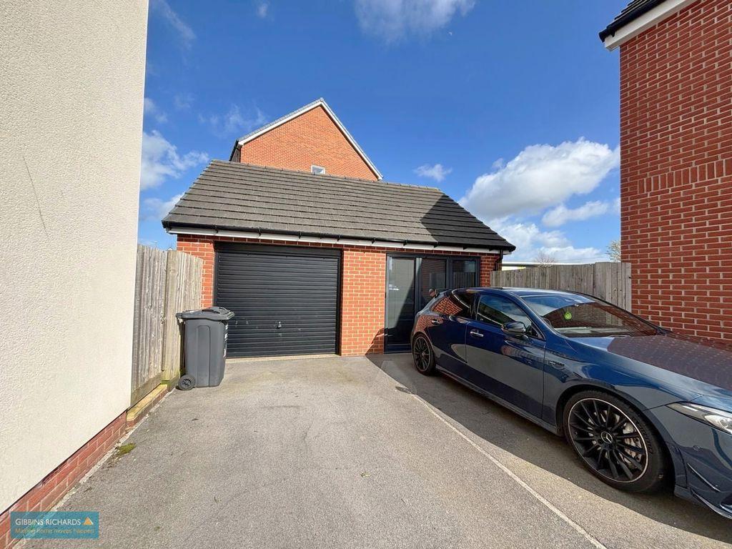 Garage & Parking