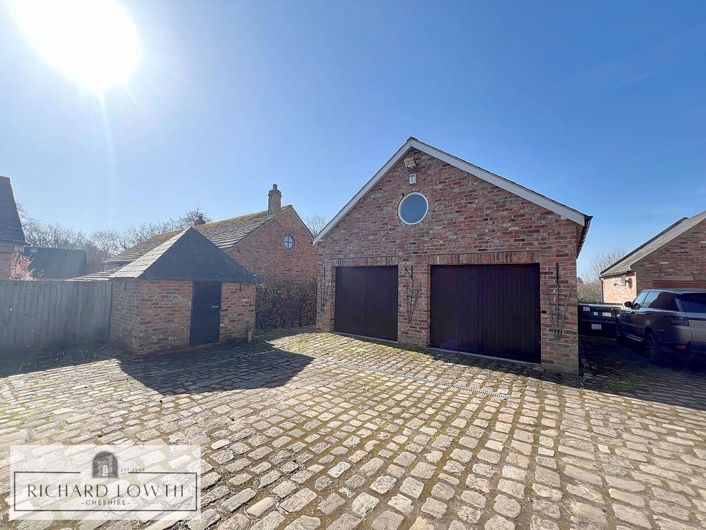 Double Garage/Annexe