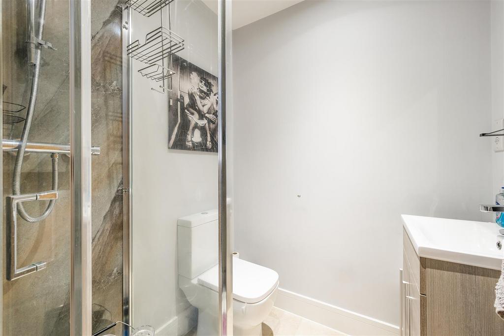 En-Suite shower.jpg