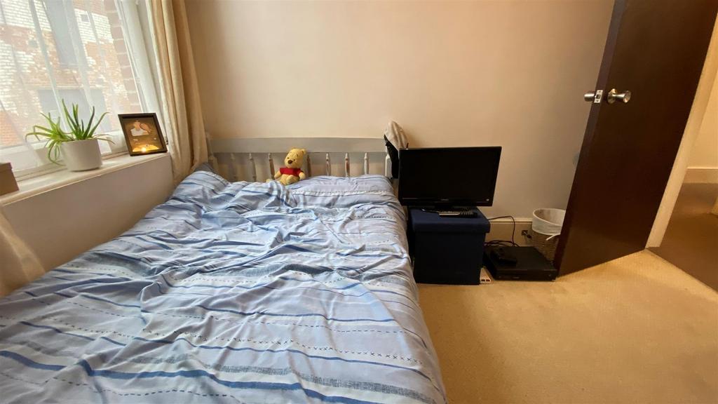 Bright double room with bedside storage and win...